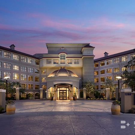 The Royal Kelowna - Bellstar Hotels & Resorts Zewnętrze zdjęcie